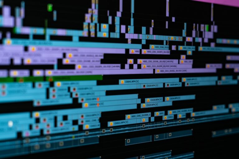 動画編集ソフトのタイムライン画面。複数の映像素材を編集している様子