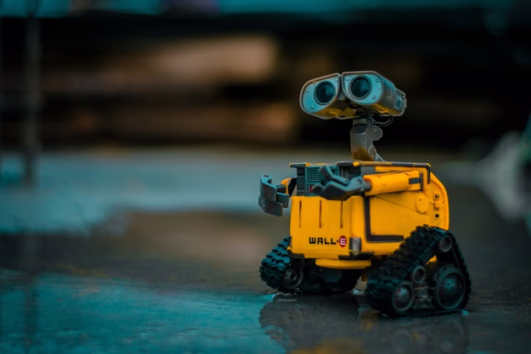 AI時代の動画制作をイメージしたロボットの写真